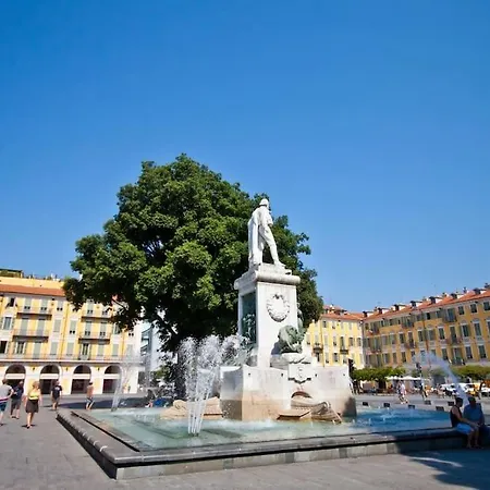 Vieux-nice Avec Soleil Et Vue Exceptionnelle ! Daire *
