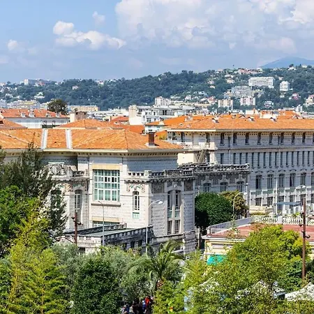 Vieux-nice Avec Soleil Et Vue Exceptionnelle ! Daire *