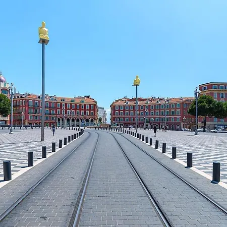 Vieux-nice Avec Soleil Et Vue Exceptionnelle ! *